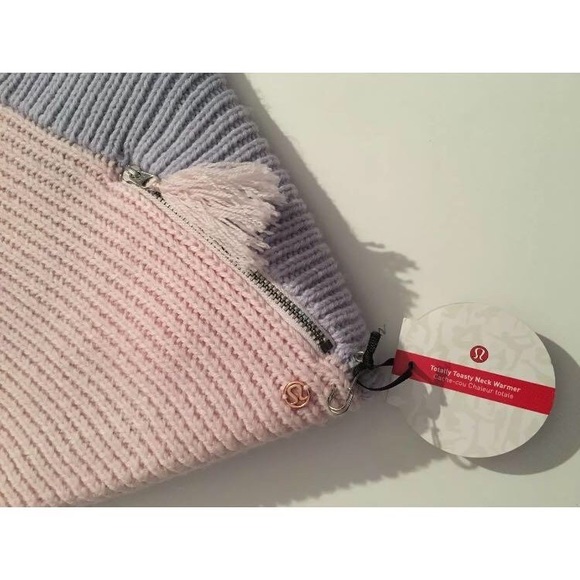 LULULEMON Totally Toasty Sherpa Neckwarmer - Picture 5 of 5